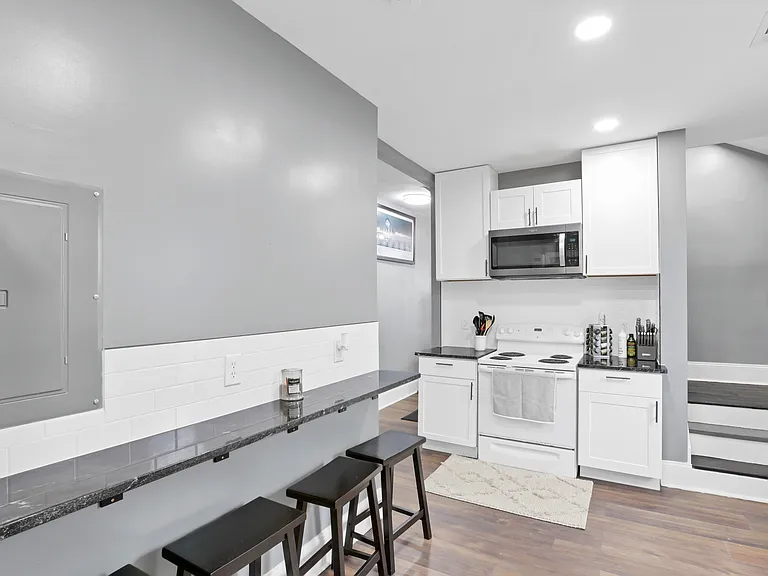 966 N 4th St #1/2 — Photo 8