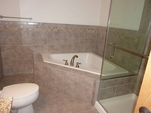 Bathroom/Jetted Tub