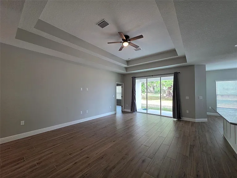 7345 SE 26th Dr — Photo 2