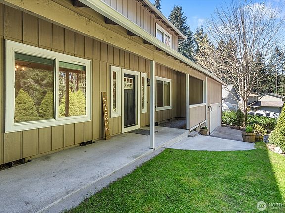 4th image of 22423 Blue Lake Court SE