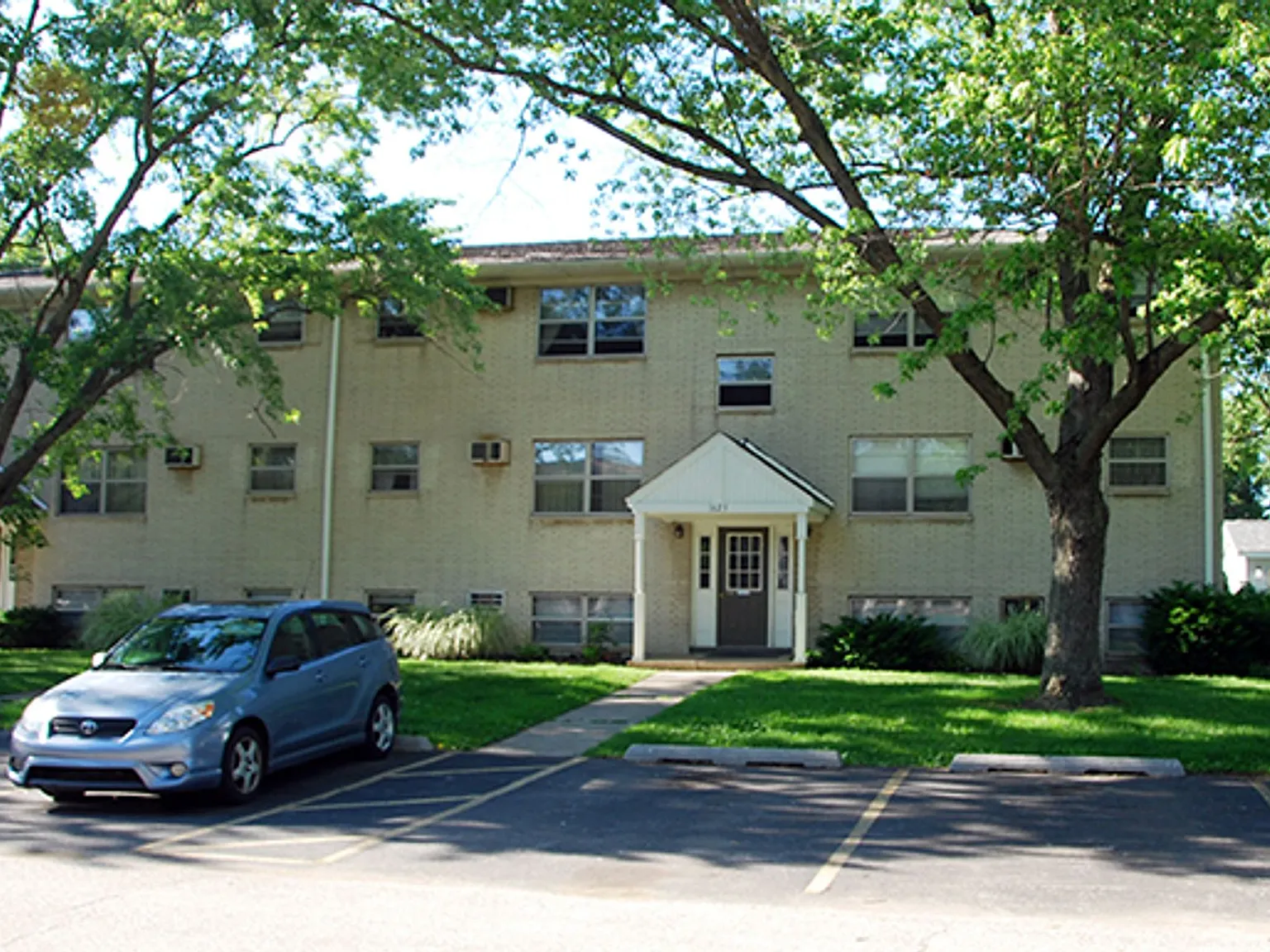 State Place Apartment Homes — Photo 2