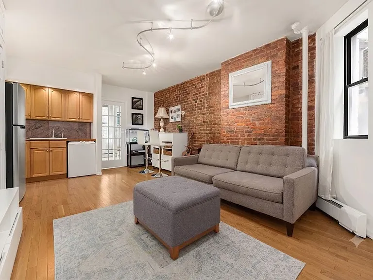 220 E 82nd St #2RW — Photo 1