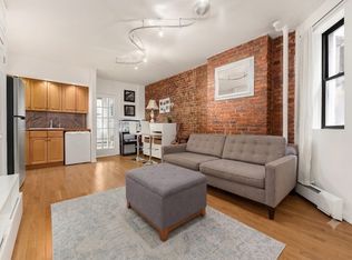 220 E 82nd St APT 2RW, Manhattan, NY 10028