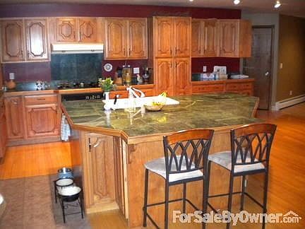Kitchen : Hickory cabinets, marble coutnertops, bamboo wood flooring