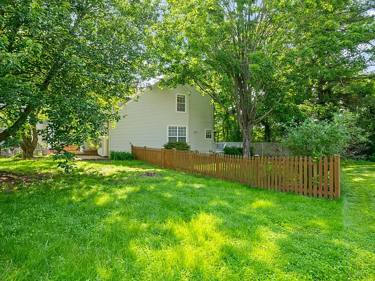 340 Foxridge Dr SW — Photo 36