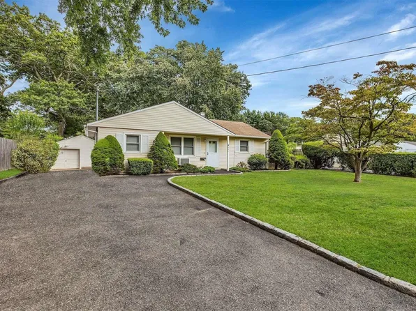 885 Udall Road, West Islip, NY 11795