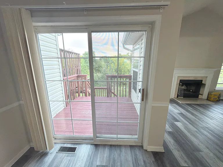 921 Bentley Ct — Photo 17