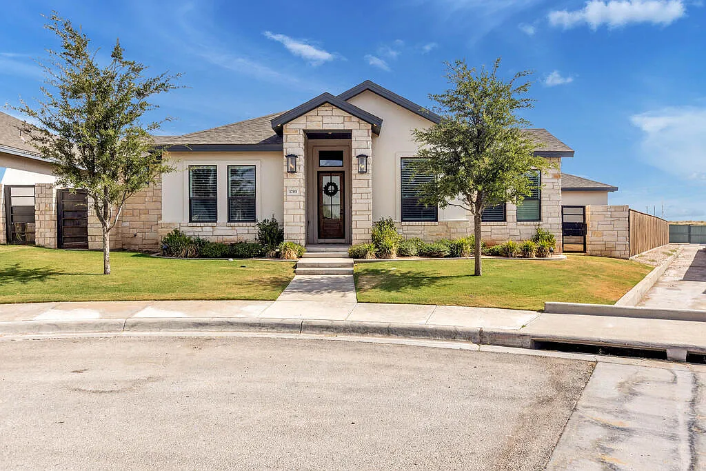 4 bed, 3.5 bath, 2785 sqft, $5,500 — Photo 1