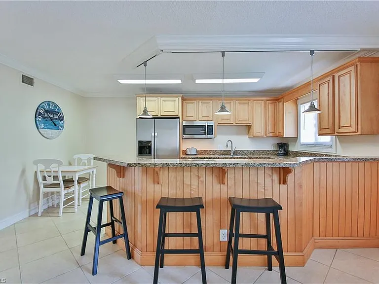 1100 Gulf Shore Blvd N #207 — Photo 10