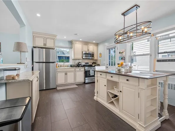 325 College Avenue image 8 of 27