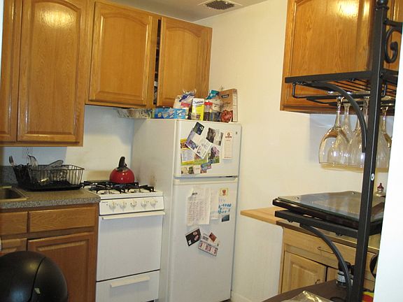 3rd image of 141 W 75th St APT 1B