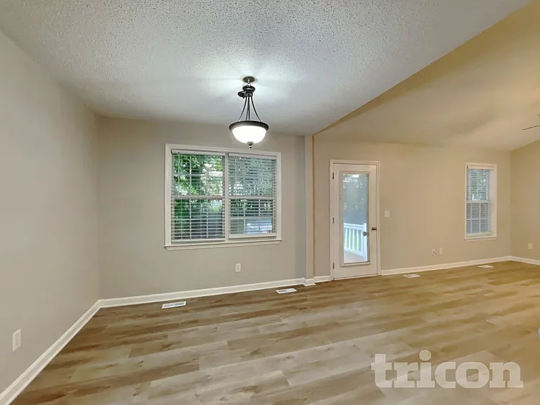 153 Cambridge Elm Dr — Photo 5