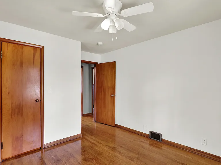 905 S Henderson St — Photo 7