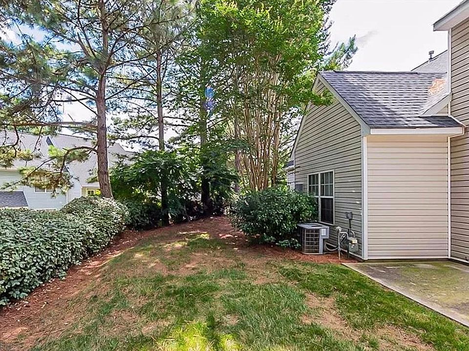2nd image of 10048 University Park Ln