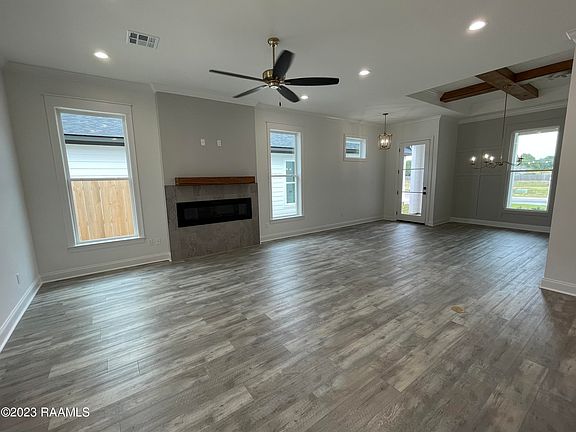 5th image of 126 Lakes Edge Dr