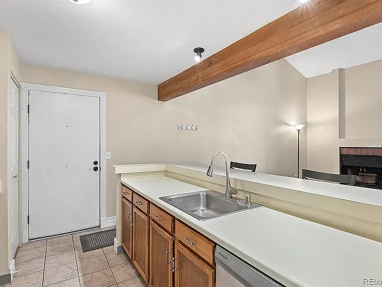 2 bed, 867 sqft, $1,850 — Photo 2