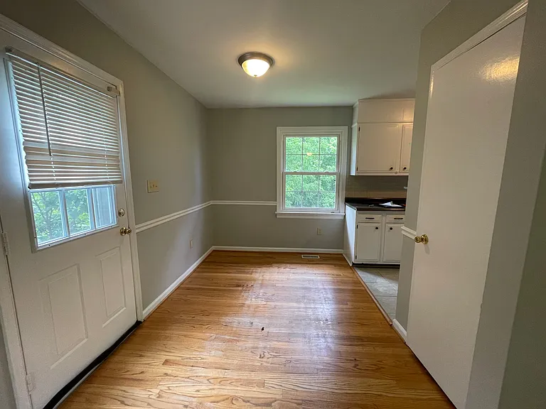 1139 Ardmore Dr — Photo 4