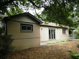 960 Aspen St, Hoffman Estates, IL 60169
