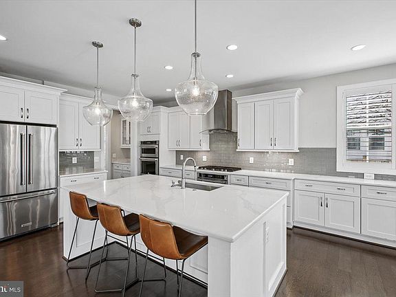 3rd image of 1462 Spring Vale Ave