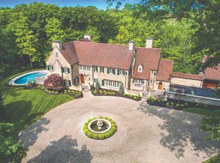 8705 Camargo Club Dr, Cincinnati, OH 45243