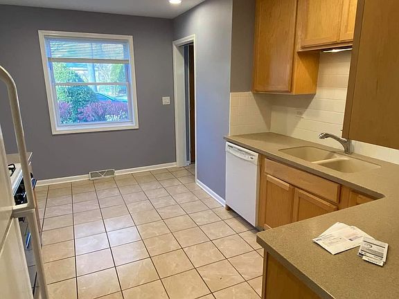 5th image of 6001 Forest Dr