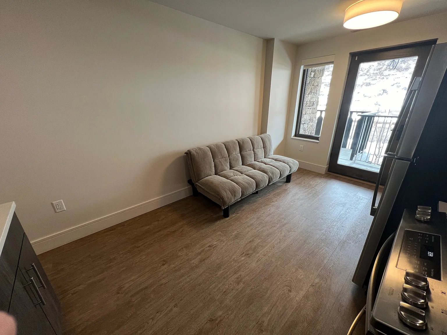 Studio, 400 sqft, $3,000 — Photo 2