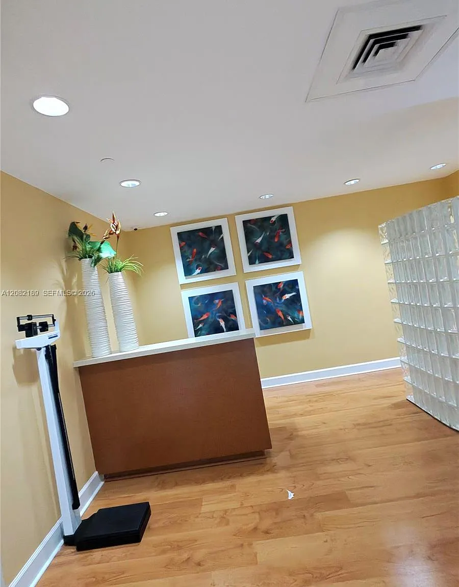 Toscano Condo — Photo 3