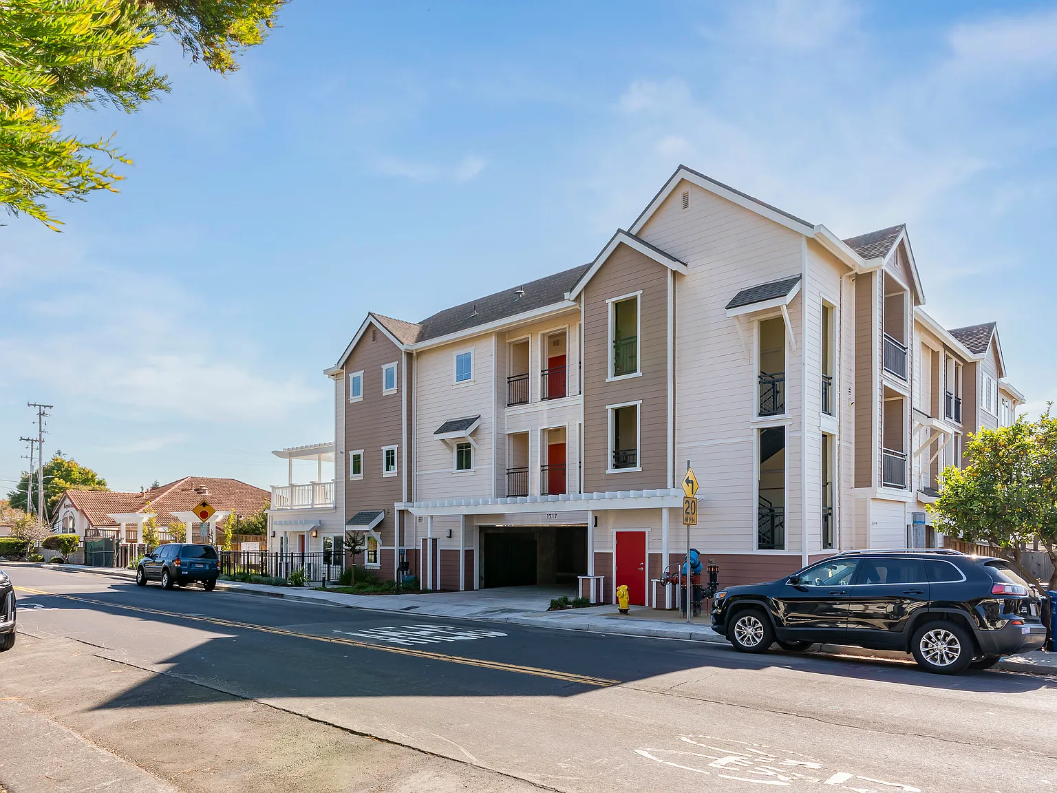 1 bed, 700 sqft, $2,200 — Photo 1