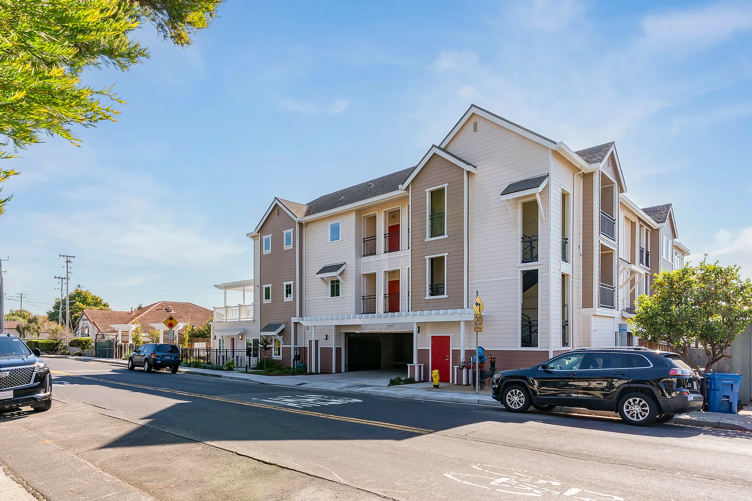 1717 Elm St #101 photo 1