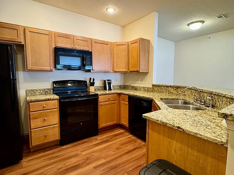 Eagle View Luxury Apartments — Photo 83