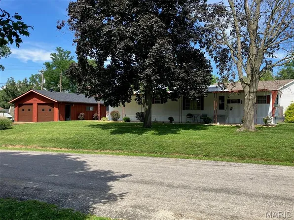 291 Fairfax St, Carlyle, IL 62231