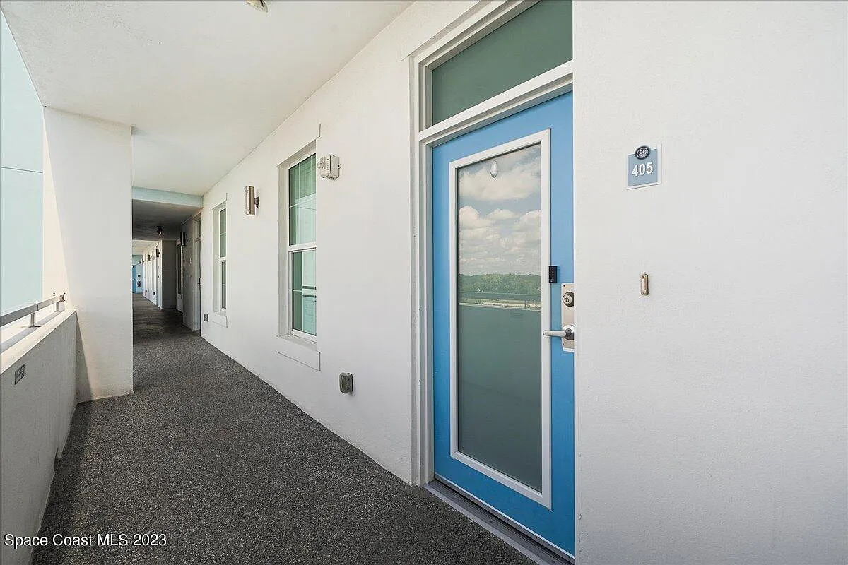 3 bed, 2.0 bath, 1266 sqft, $3,750 — Photo 3