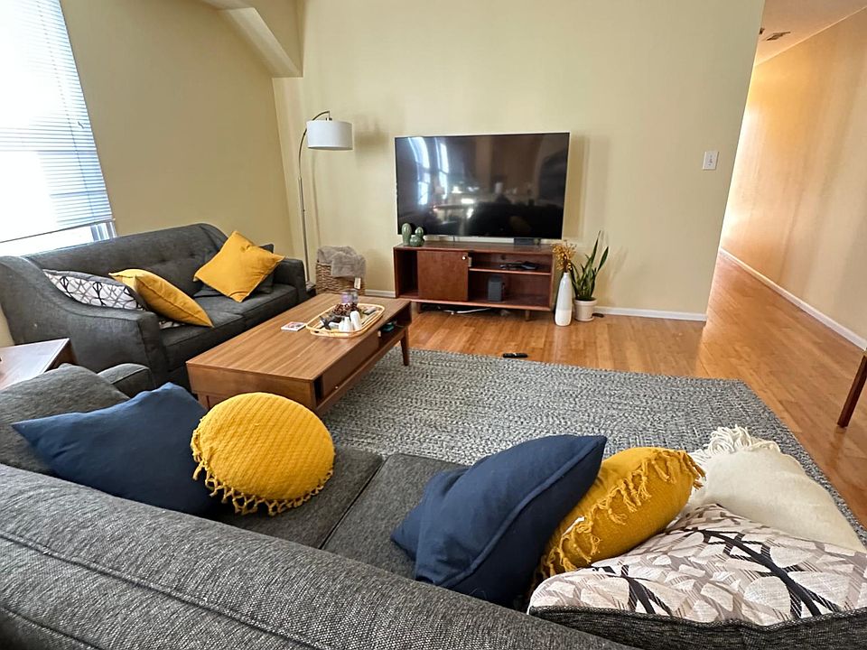 Spacious living room