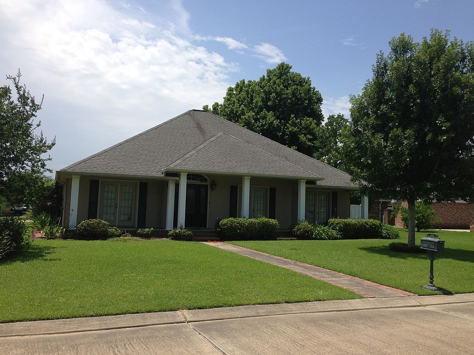 1st image of 105 E Lakeview Dr