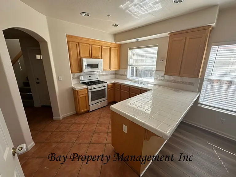 1124 Cobblestone St — Photo 5