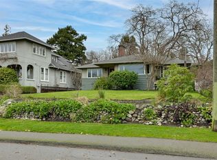 645 Transit Rd, Oak Bay, BC V8S 4Z4