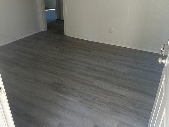 3rd image of 813 W 29th St