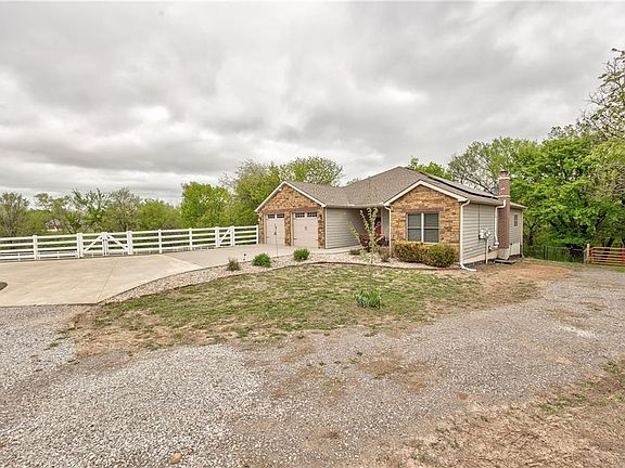 3rd image of 32564 204th St