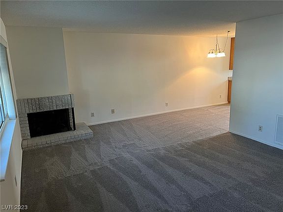 2nd image of 569 Greenbriar Townhouse Way