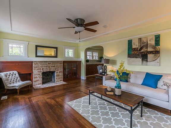 5th image of 409 Mayellen Ave