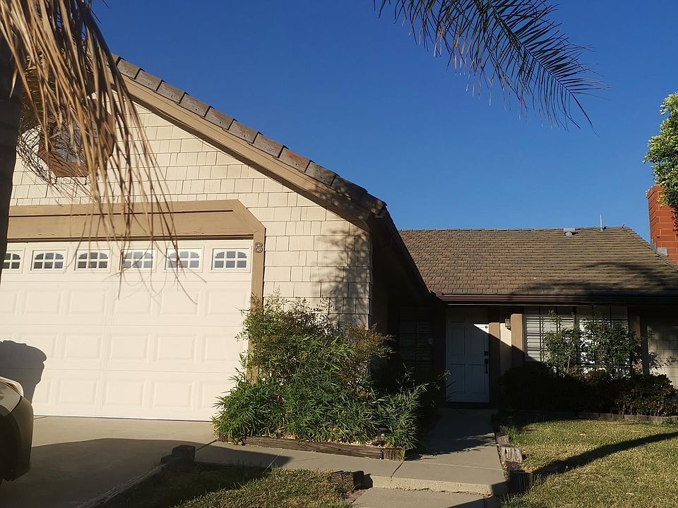 1st image of 8 Meadow View Dr