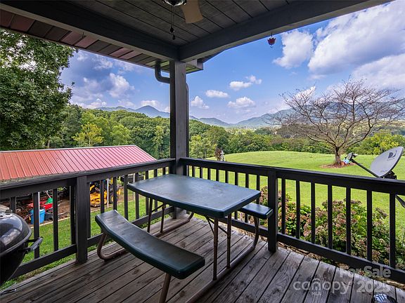 8th image of 50 Holland Ridge Dr