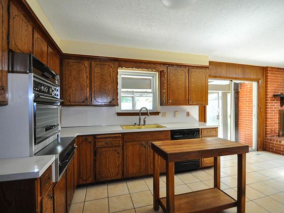 4th image of 2103 Melrose Dr