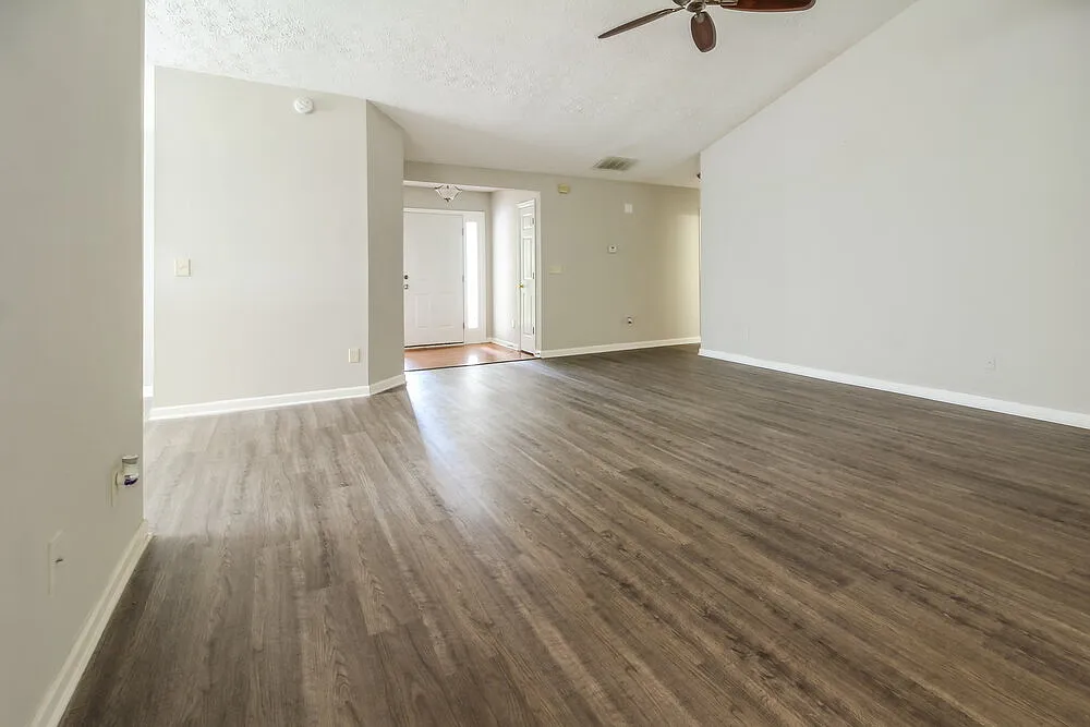 3 bed, 2.0 bath, 1996 sqft, $1,945 — Photo 4