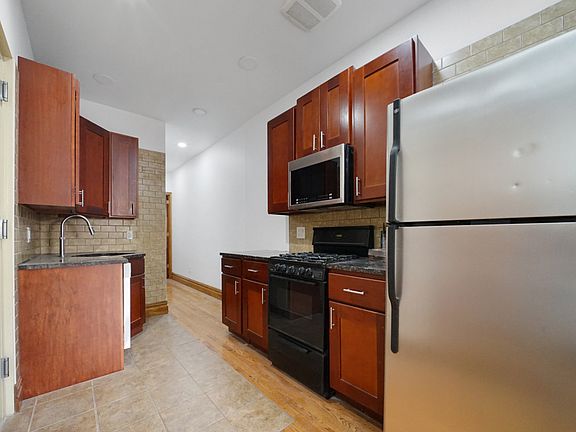 3rd image of 388 15th St APT 1R