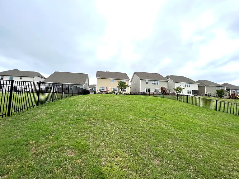 1031 Winnett Dr — Photo 29
