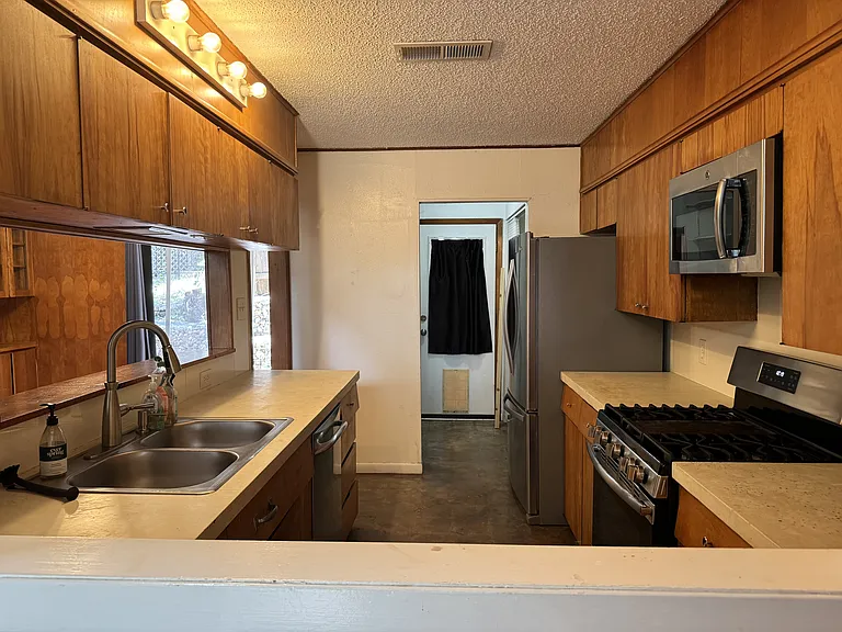 1715 Woodland Ave — Photo 18