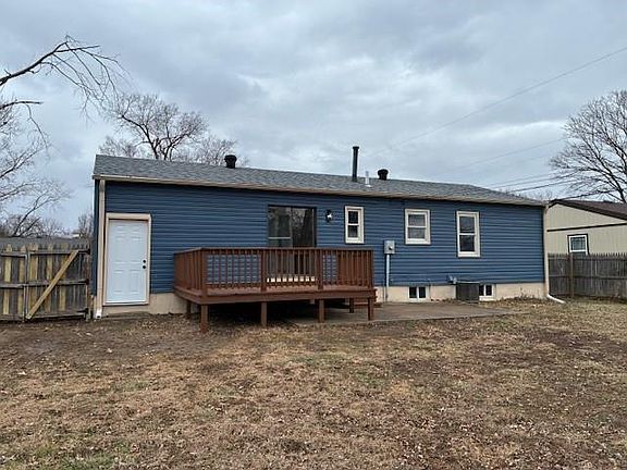 4th image of 1611 S Queen Ridge Way