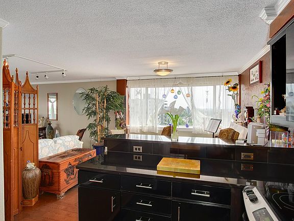 5th image of 909 N Logan St APT 11K