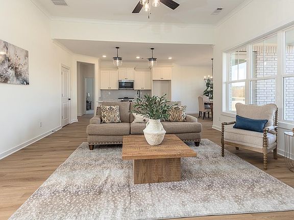 5th image of 210 Highland Park Cv